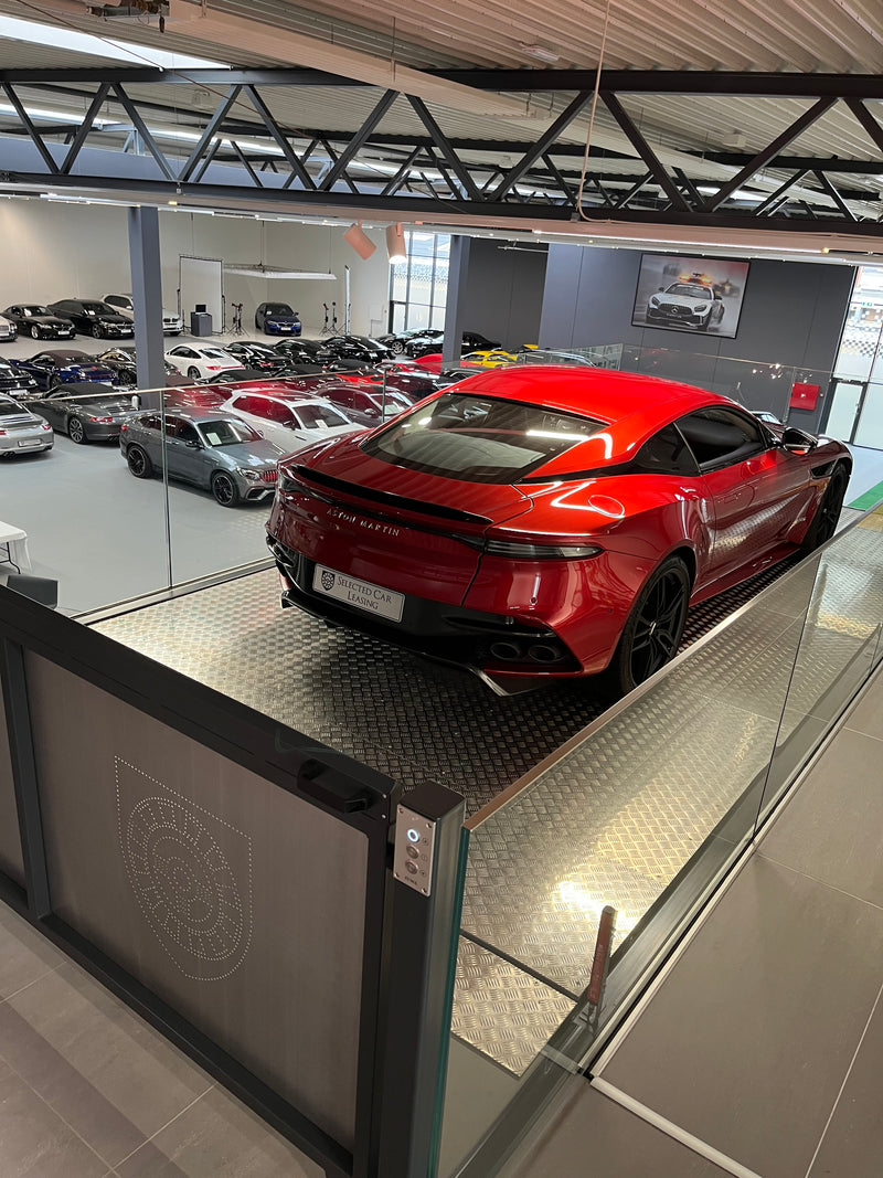 Selectedcargroup-bilelevator-udstilling